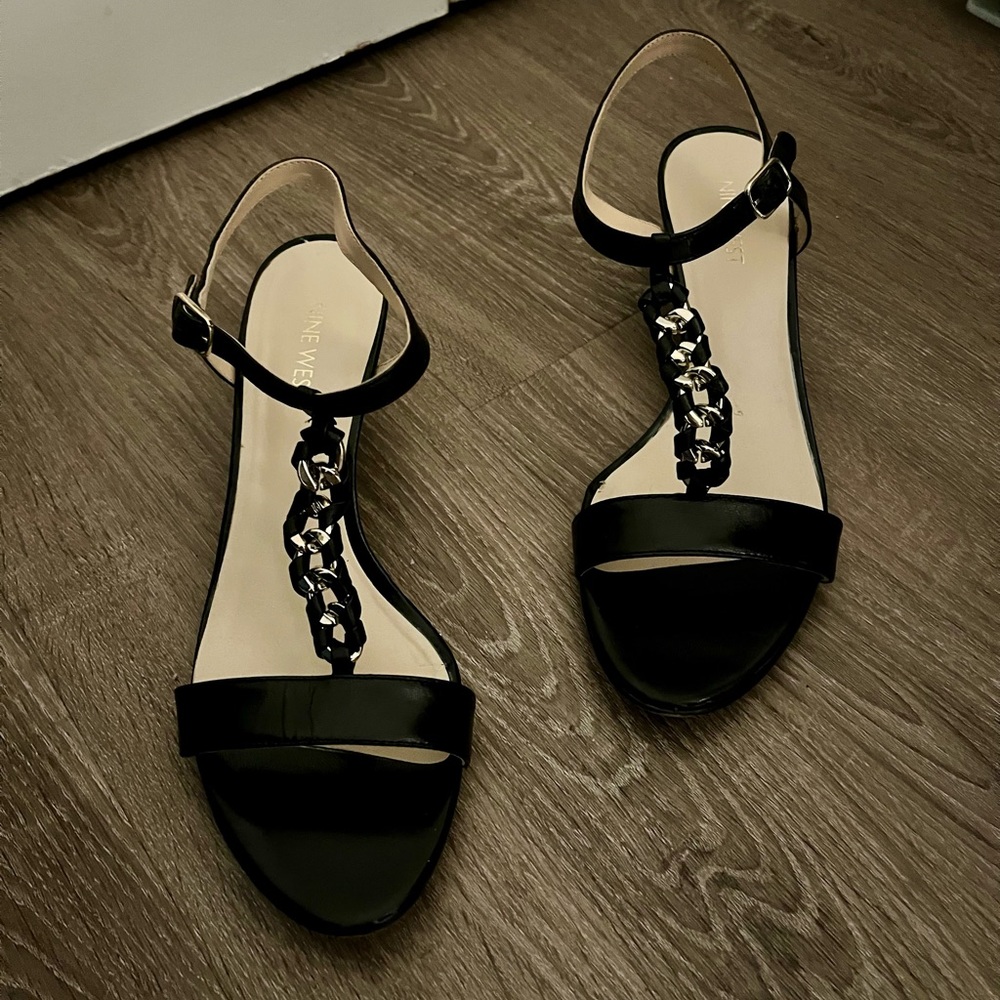 Nine West black kitten heel size 8.5